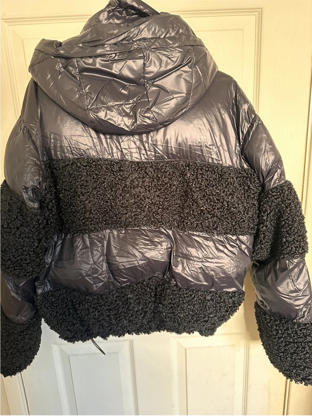 DKNY warm winter Women's Puffer Jacket with Sherpa Accent Large - Picture 5 of 9